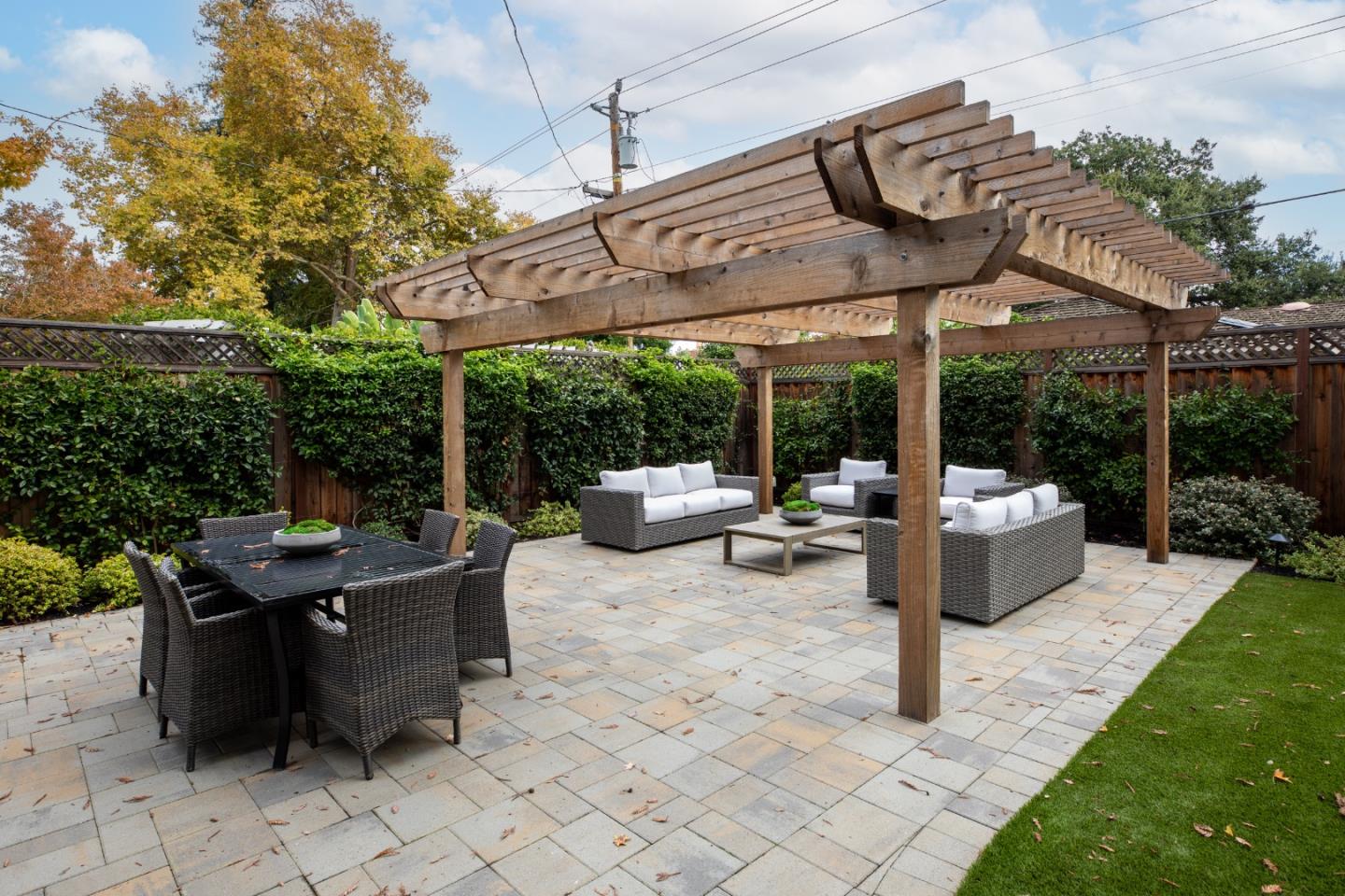 Detail Gallery Image 19 of 22 For 2721 Fairbrook Dr, Mountain View,  CA 94040 - 4 Beds | 3 Baths