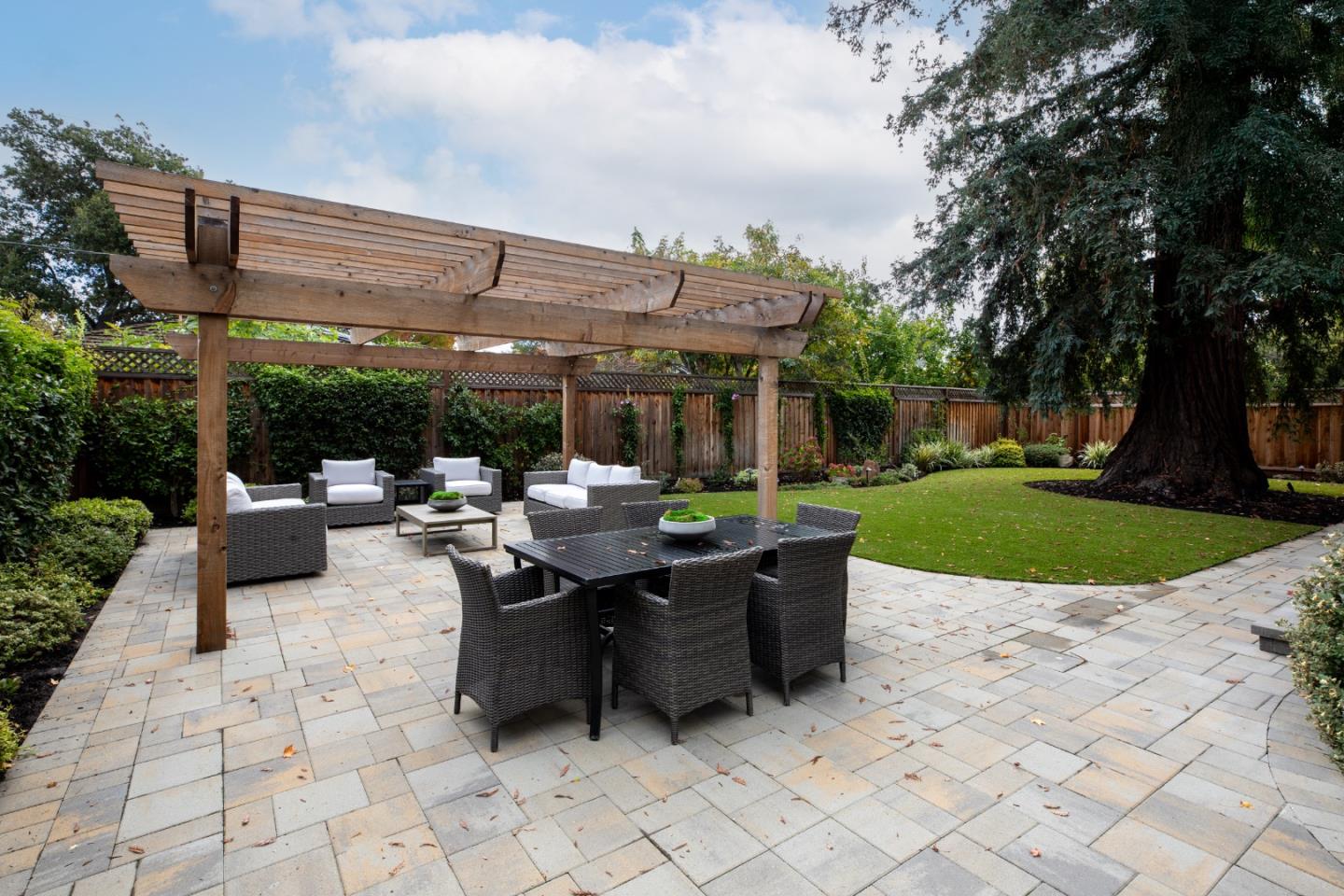 Detail Gallery Image 20 of 22 For 2721 Fairbrook Dr, Mountain View,  CA 94040 - 4 Beds | 3 Baths