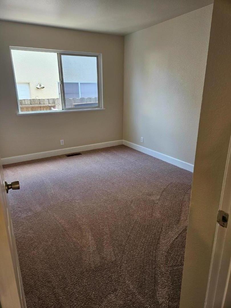 Detail Gallery Image 12 of 17 For 1000 Peach Ct, Hollister,  CA 95023 - 3 Beds | 2 Baths