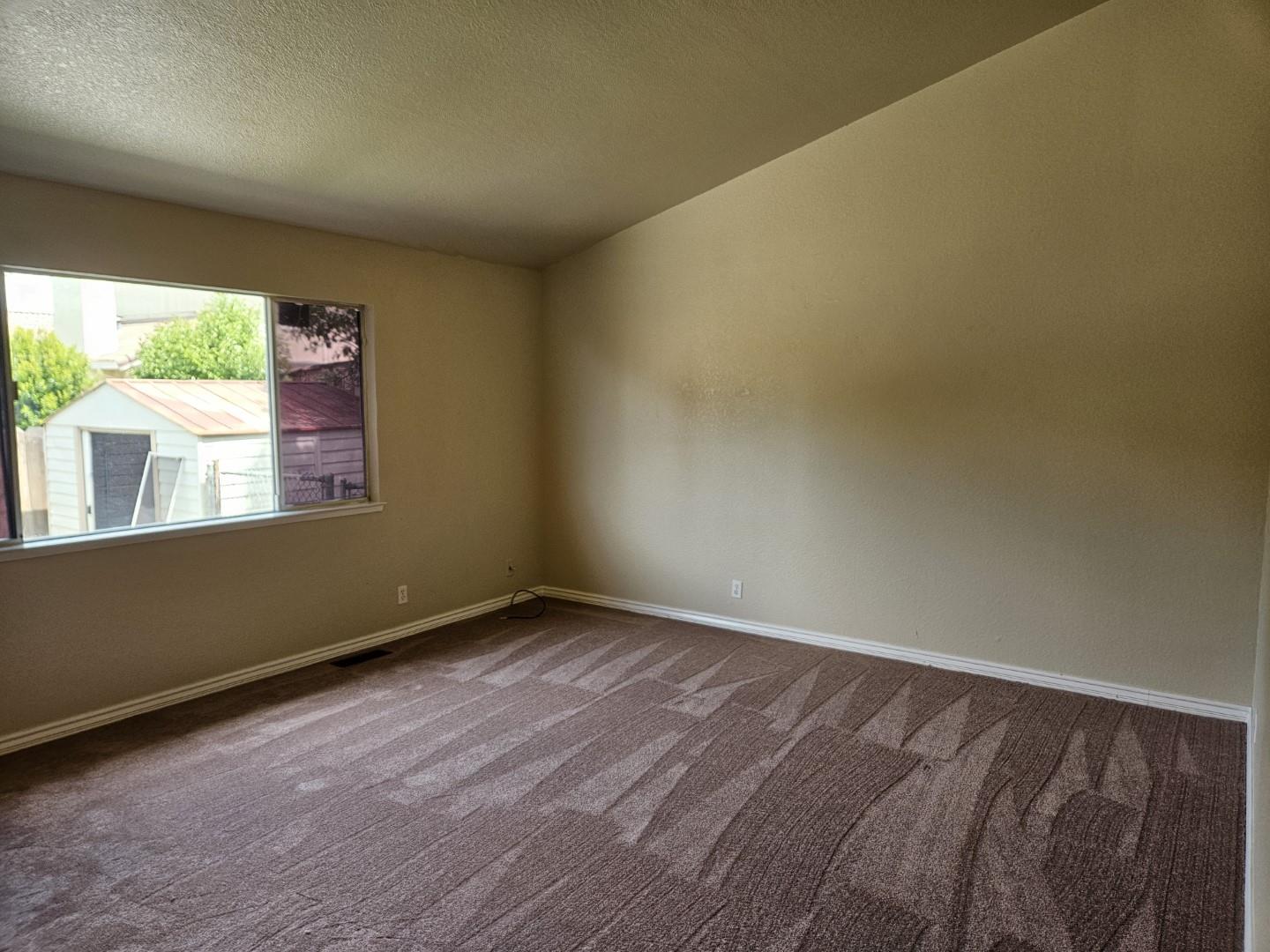 Detail Gallery Image 15 of 17 For 1000 Peach Ct, Hollister,  CA 95023 - 3 Beds | 2 Baths