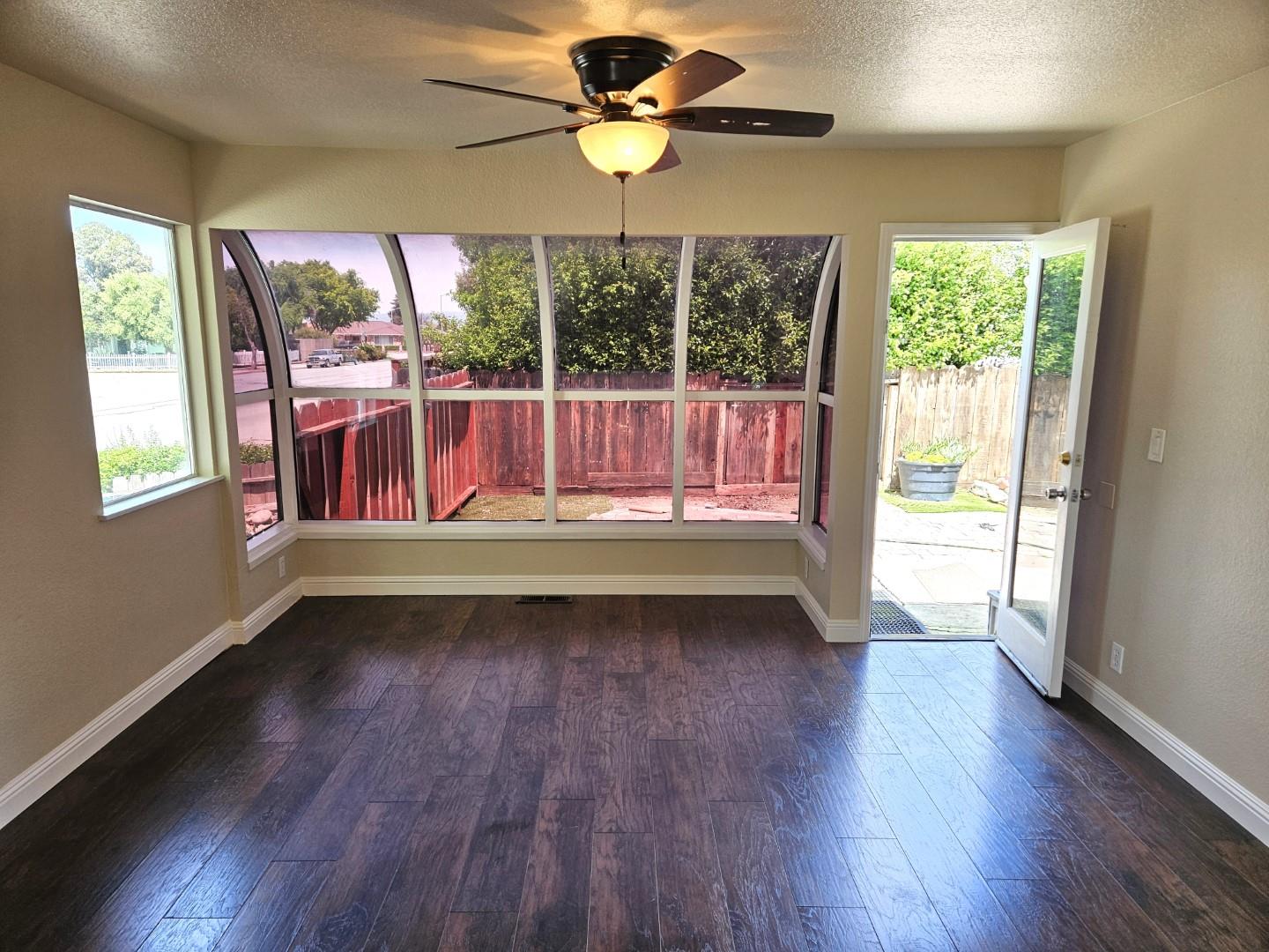 Detail Gallery Image 9 of 17 For 1000 Peach Ct, Hollister,  CA 95023 - 3 Beds | 2 Baths