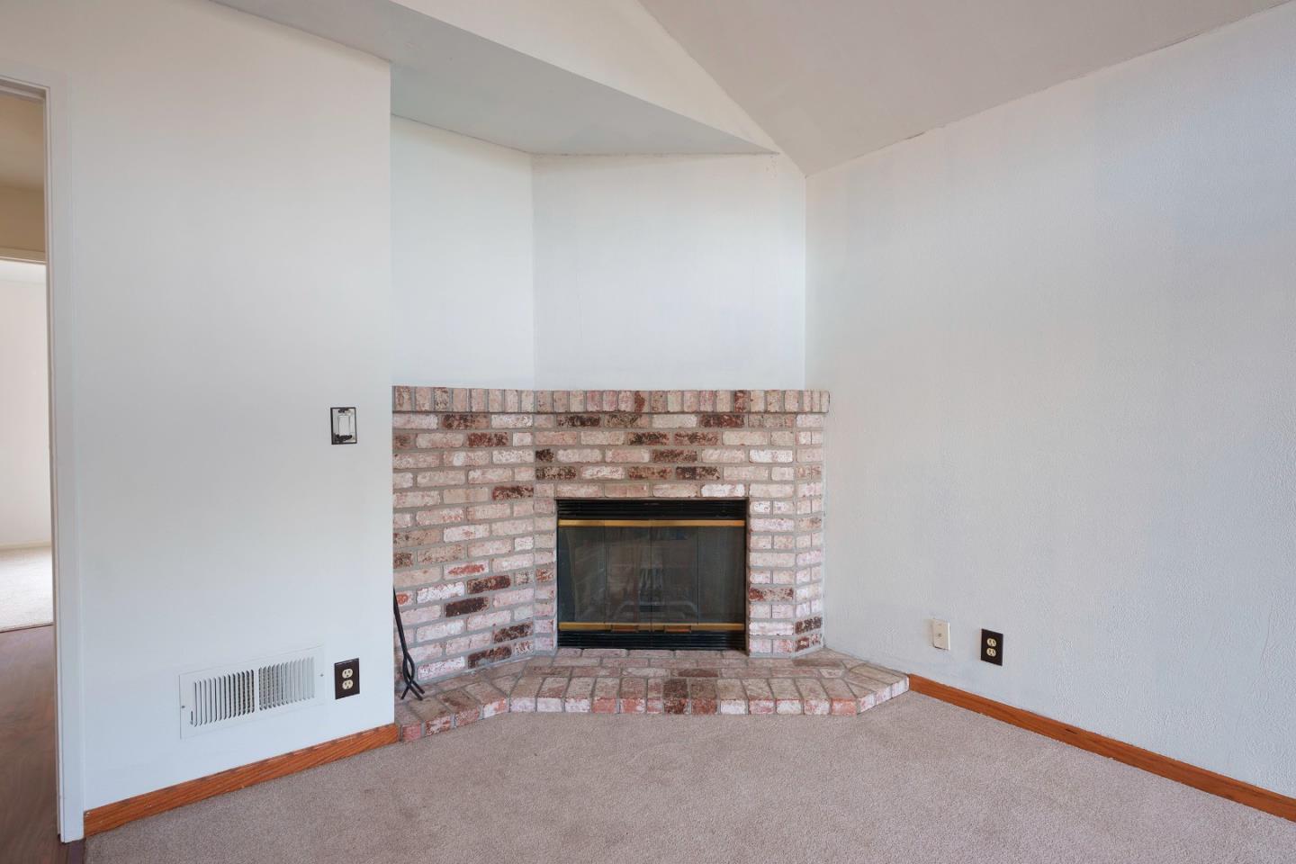 Detail Gallery Image 14 of 25 For 1549 N First St, Salinas,  CA 93906 - 2 Beds | 2 Baths