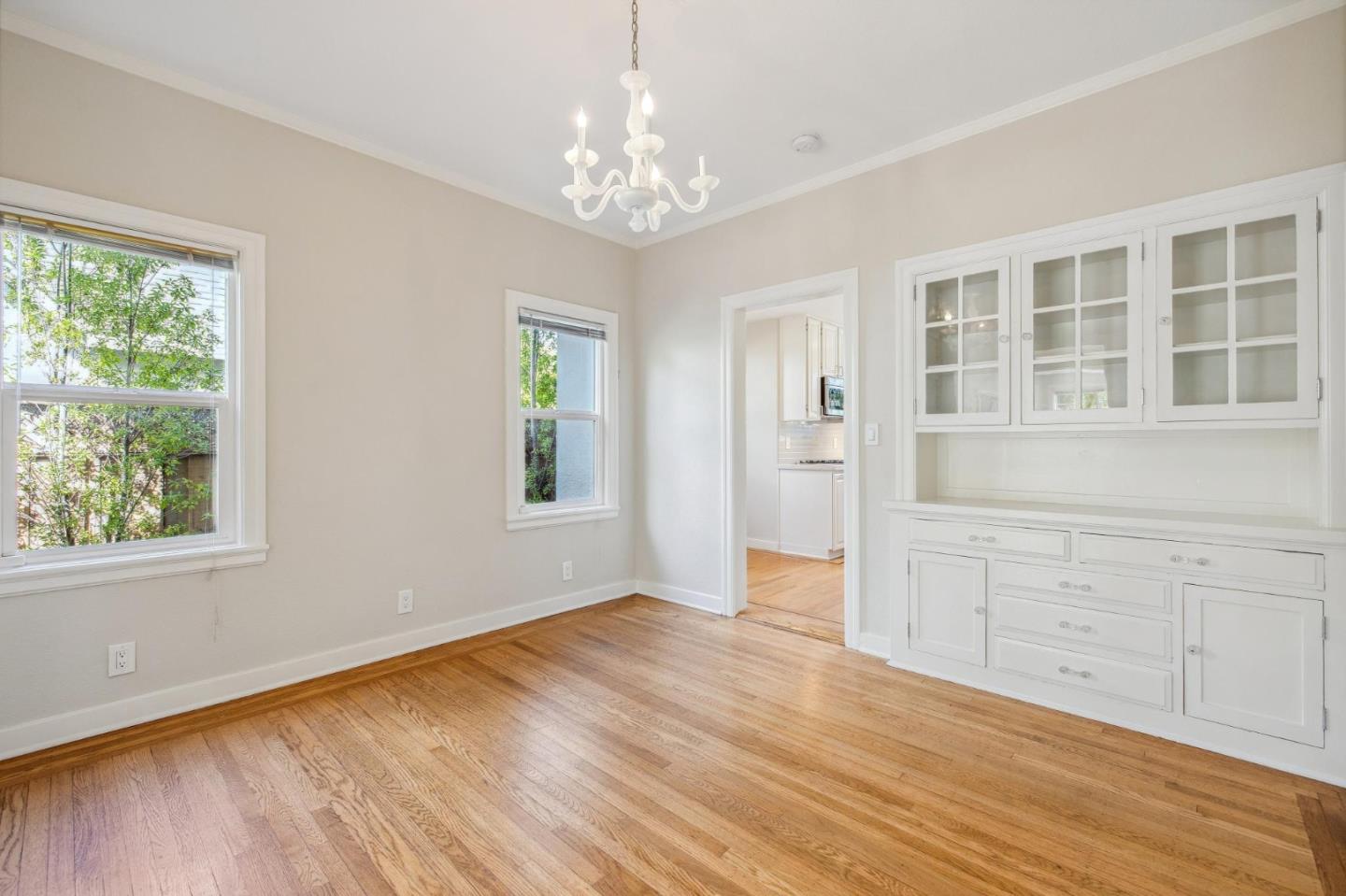 Detail Gallery Image 10 of 48 For 1227 Rhus St, San Mateo,  CA 94402 - 4 Beds | 3 Baths