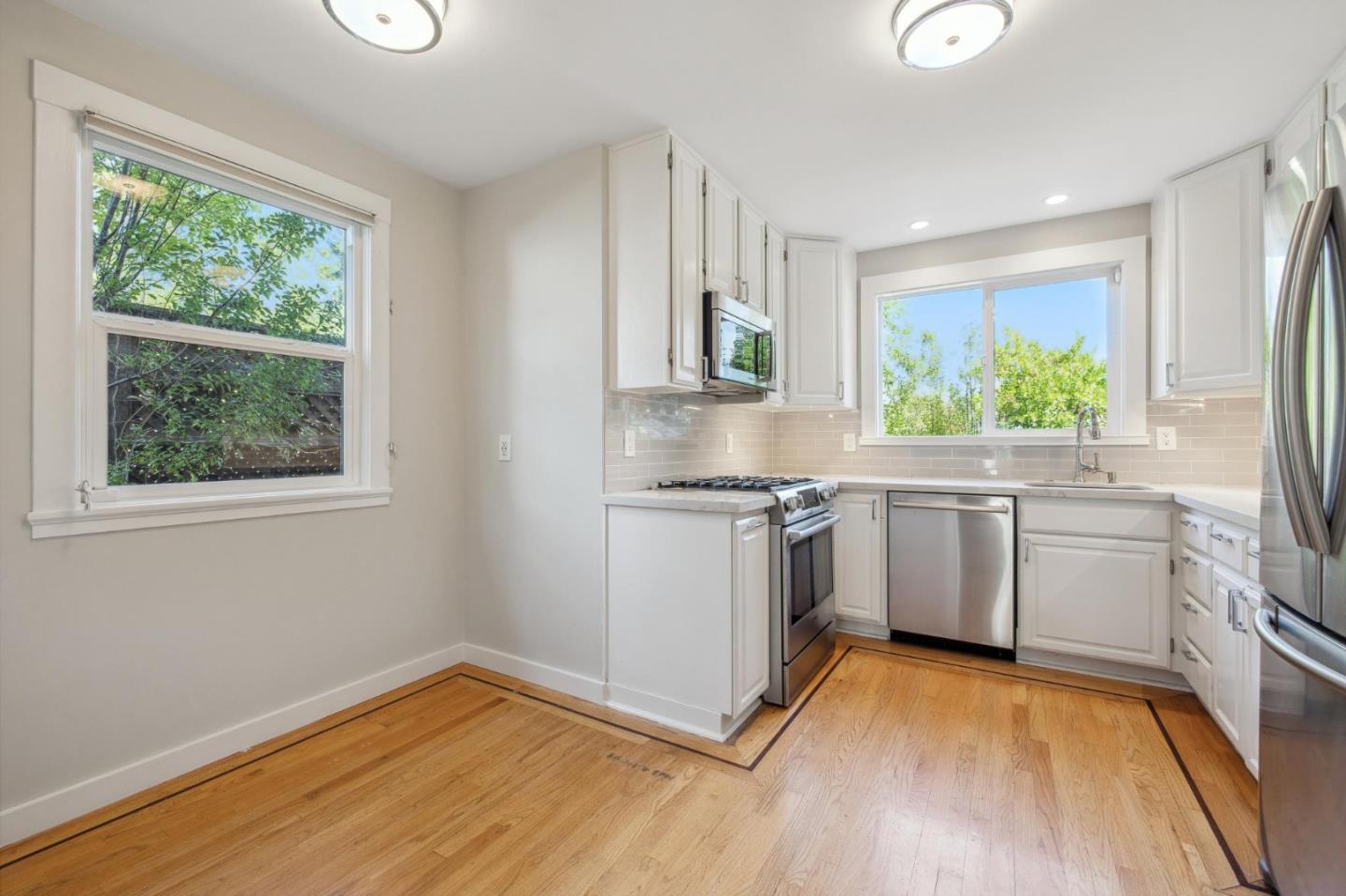 Detail Gallery Image 12 of 48 For 1227 Rhus St, San Mateo,  CA 94402 - 4 Beds | 3 Baths