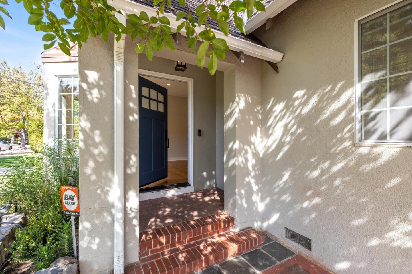 Detail Gallery Image 4 of 48 For 1227 Rhus St, San Mateo,  CA 94402 - 4 Beds | 3 Baths