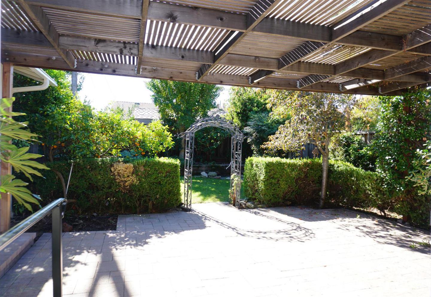 Detail Gallery Image 22 of 28 For 826 Flin Way, Sunnyvale,  CA 94087 - 4 Beds | 2 Baths