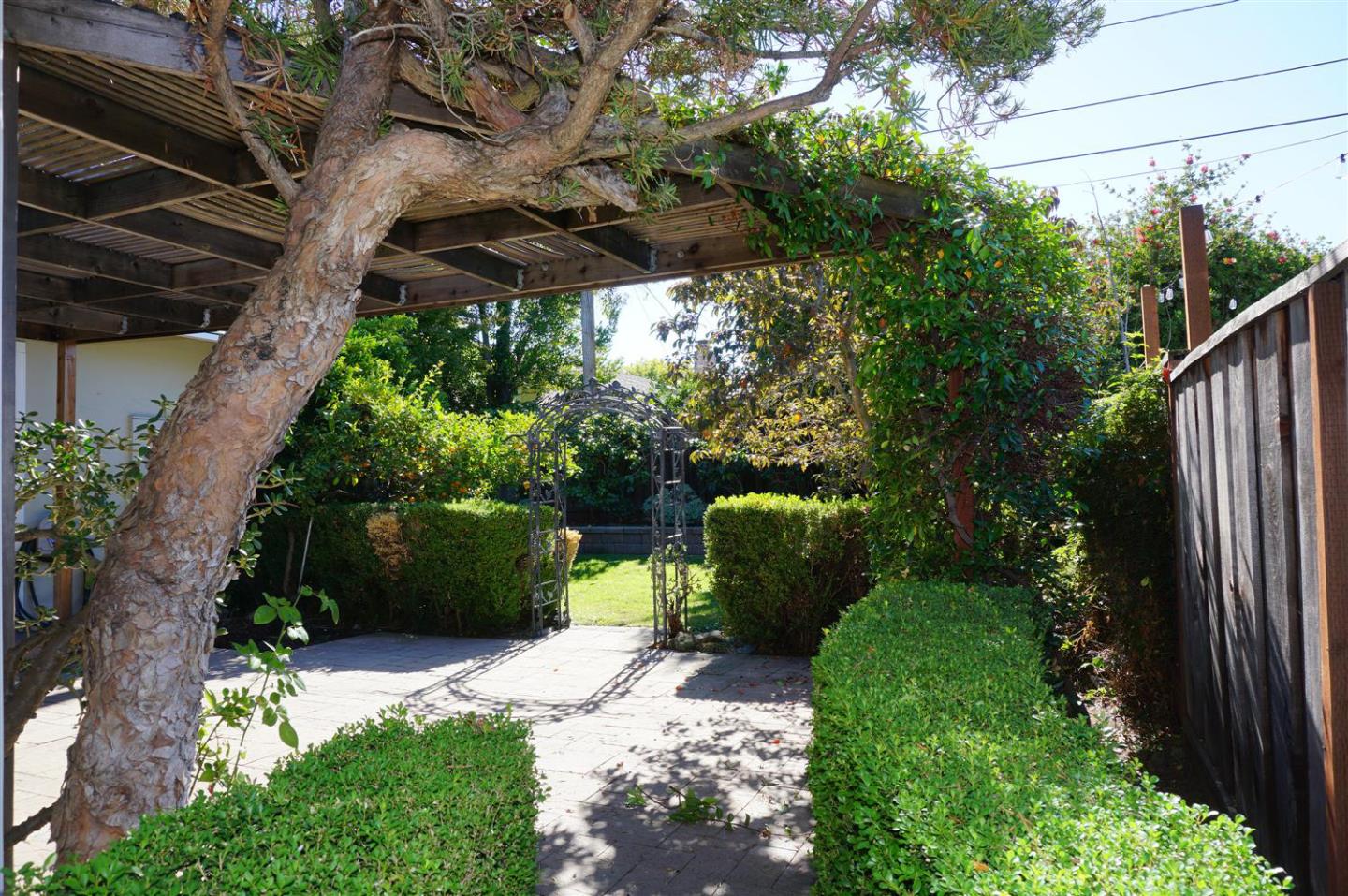 Detail Gallery Image 26 of 28 For 826 Flin Way, Sunnyvale,  CA 94087 - 4 Beds | 2 Baths