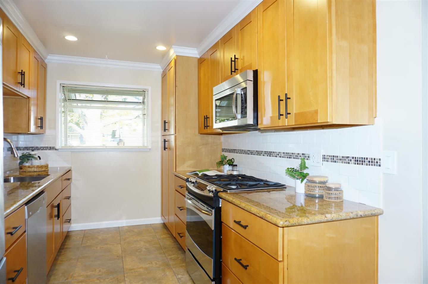 Detail Gallery Image 9 of 28 For 826 Flin Way, Sunnyvale,  CA 94087 - 4 Beds | 2 Baths