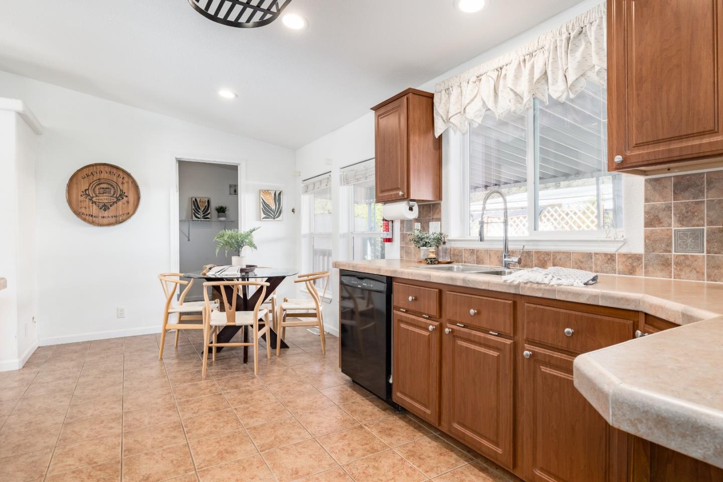 Detail Gallery Image 15 of 71 For 165 Anita Ave #165,  Aptos,  CA 95003 - 3 Beds | 2 Baths