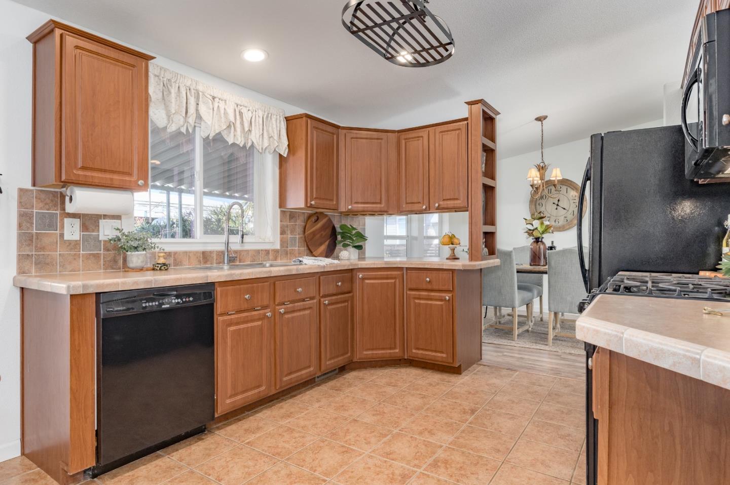 Detail Gallery Image 16 of 71 For 165 Anita Ave #165,  Aptos,  CA 95003 - 3 Beds | 2 Baths