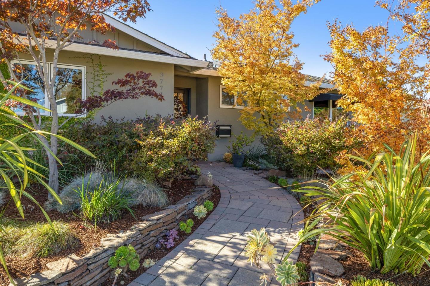 Detail Gallery Image 3 of 47 For 3771 Justine Dr, San Jose,  CA 95124 - 3 Beds | 2 Baths