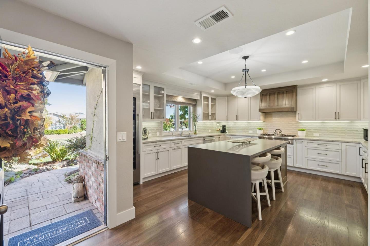 Detail Gallery Image 6 of 47 For 3771 Justine Dr, San Jose,  CA 95124 - 3 Beds | 2 Baths