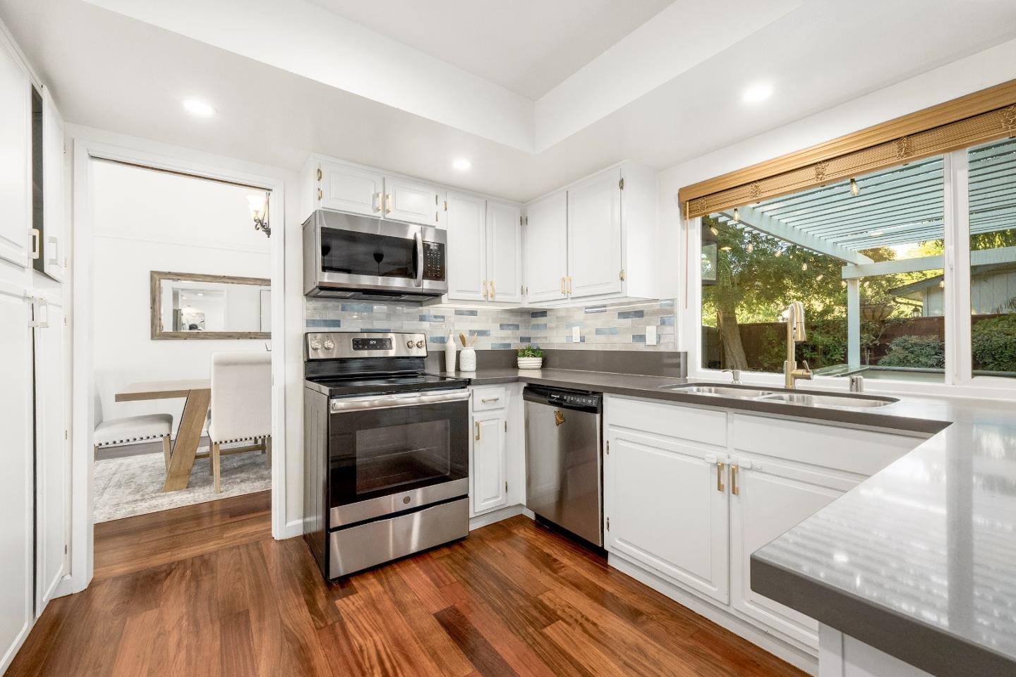 Detail Gallery Image 10 of 64 For 3954 Wellington Sq, San Jose,  CA 95136 - 4 Beds | 2/1 Baths