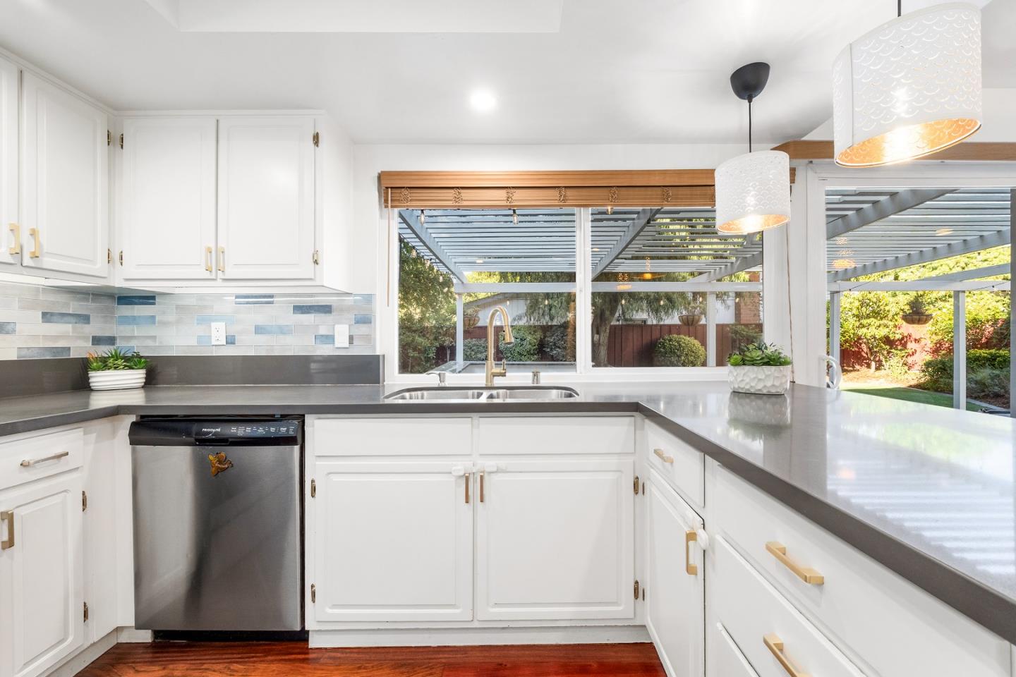 Detail Gallery Image 15 of 64 For 3954 Wellington Sq, San Jose,  CA 95136 - 4 Beds | 2/1 Baths