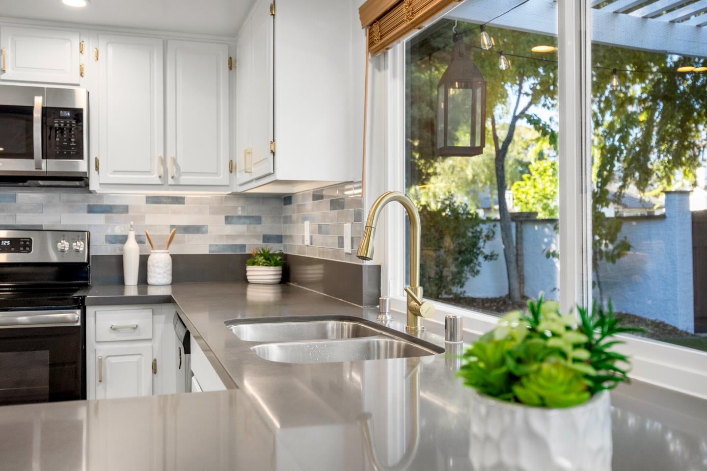 Detail Gallery Image 9 of 64 For 3954 Wellington Sq, San Jose,  CA 95136 - 4 Beds | 2/1 Baths