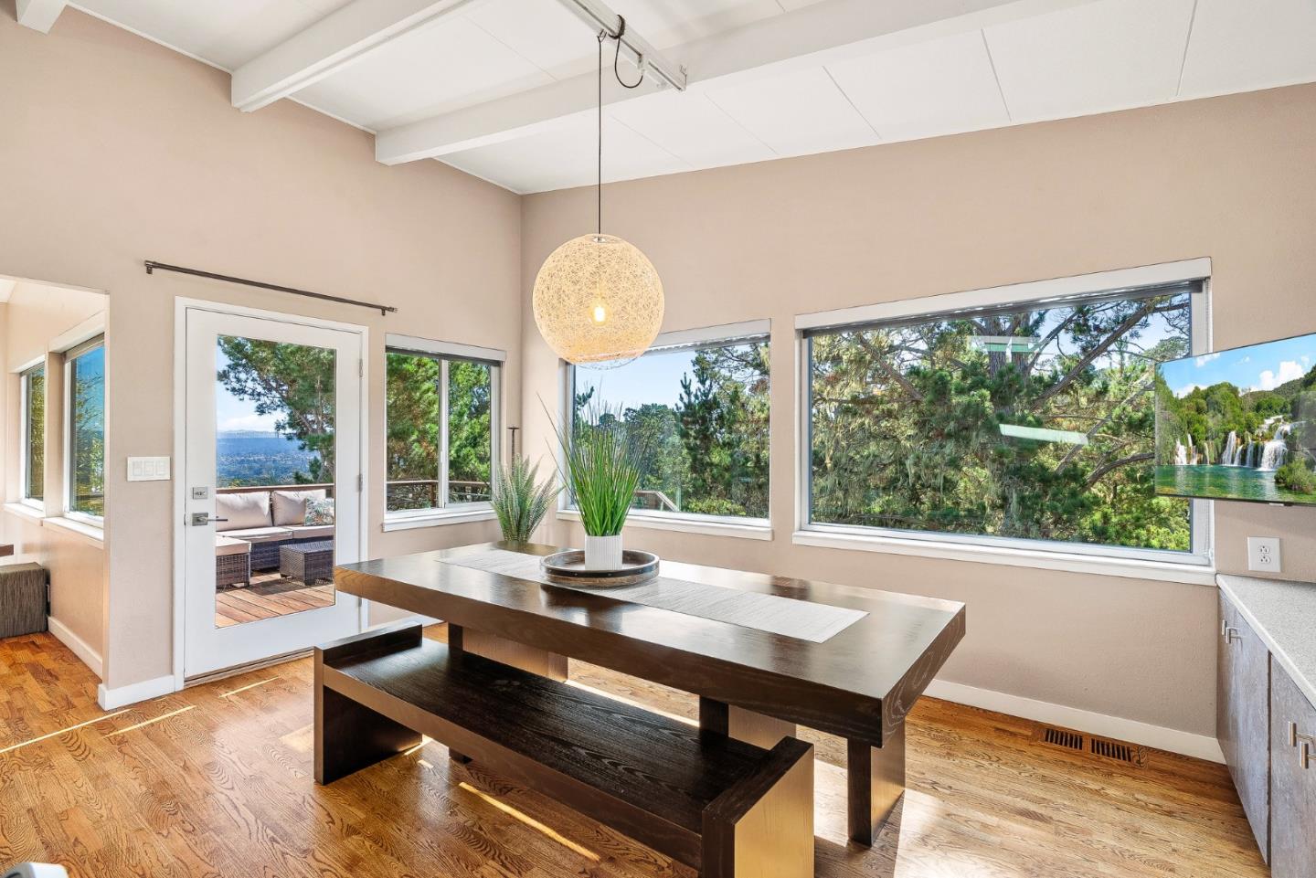 Detail Gallery Image 12 of 39 For 1145 Harrison St, Monterey,  CA 93940 - 3 Beds | 2 Baths