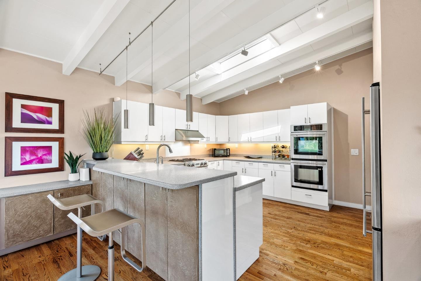 Detail Gallery Image 14 of 39 For 1145 Harrison St, Monterey,  CA 93940 - 3 Beds | 2 Baths