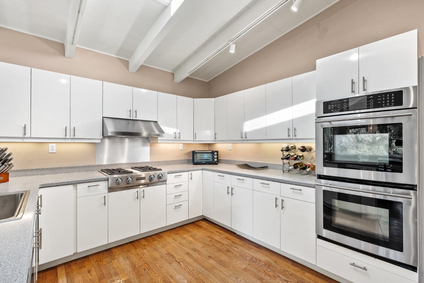 Detail Gallery Image 16 of 39 For 1145 Harrison St, Monterey,  CA 93940 - 3 Beds | 2 Baths