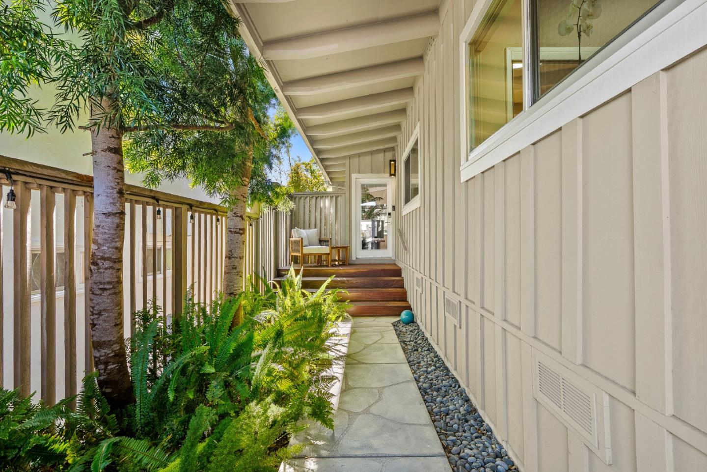 Detail Gallery Image 3 of 39 For 1145 Harrison St, Monterey,  CA 93940 - 3 Beds | 2 Baths