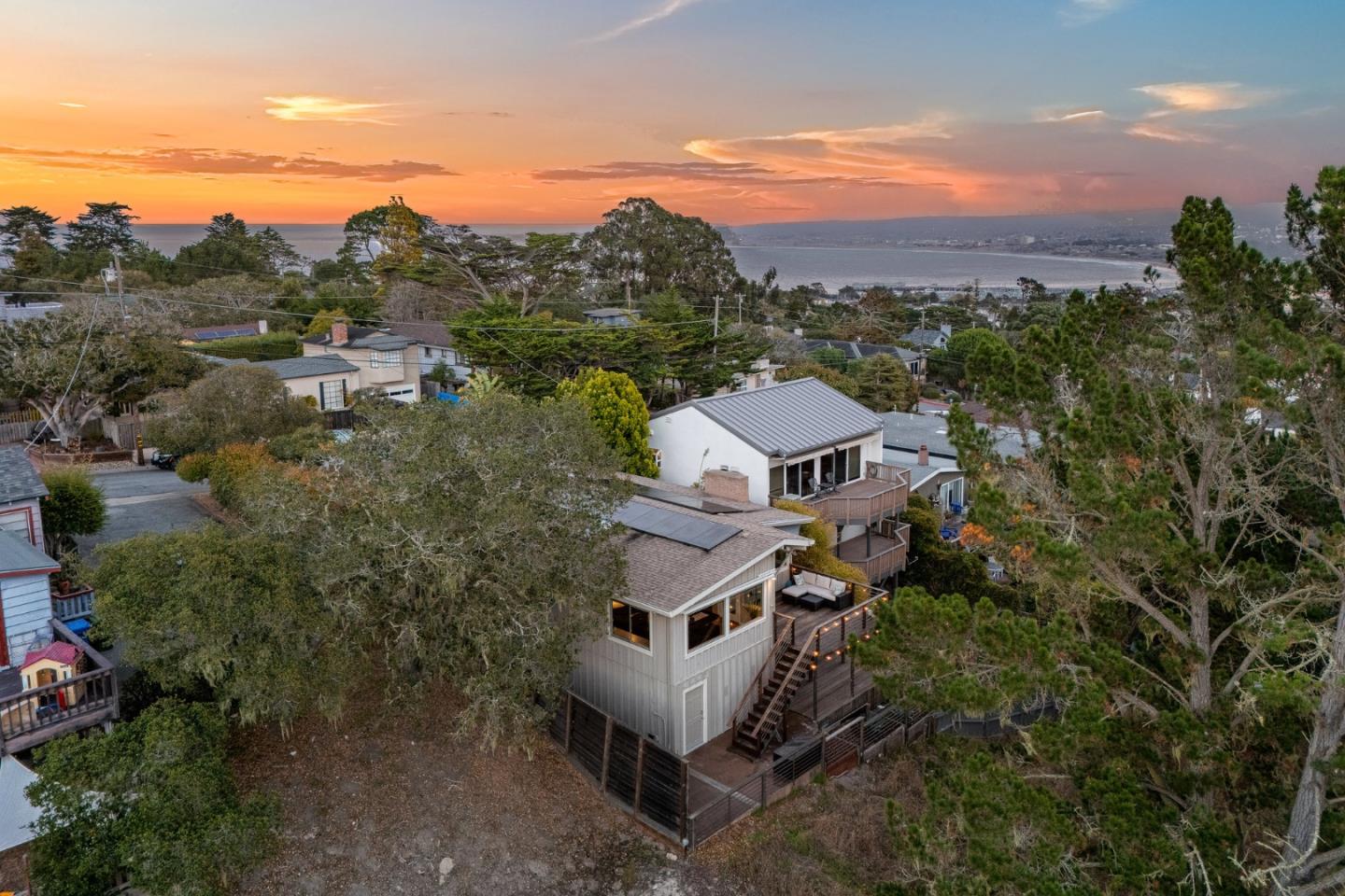 Detail Gallery Image 31 of 39 For 1145 Harrison St, Monterey,  CA 93940 - 3 Beds | 2 Baths