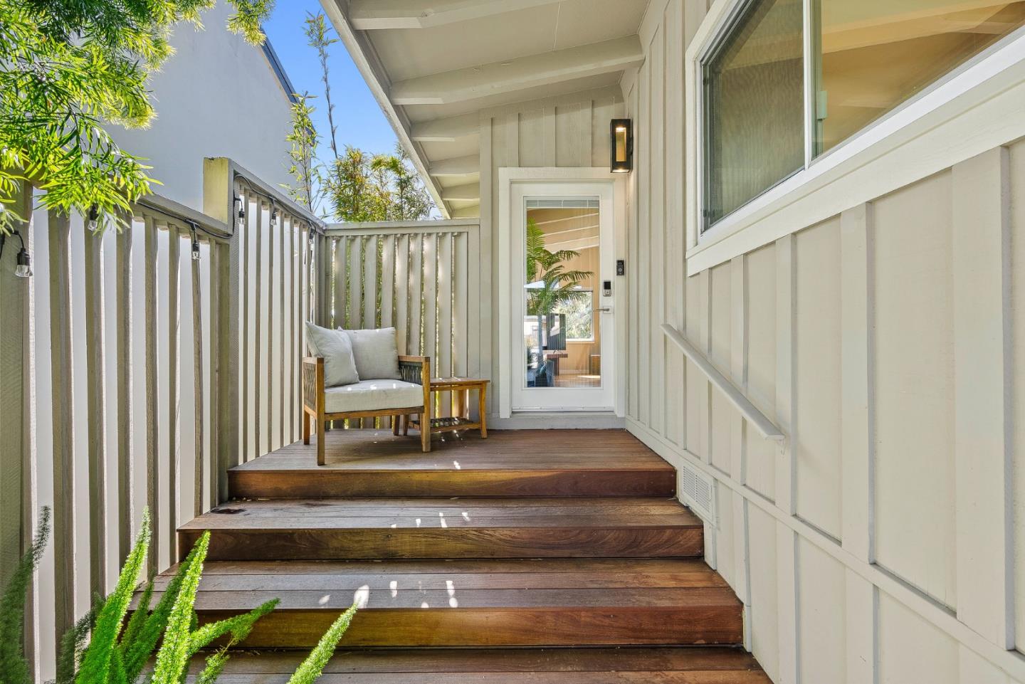 Detail Gallery Image 4 of 39 For 1145 Harrison St, Monterey,  CA 93940 - 3 Beds | 2 Baths