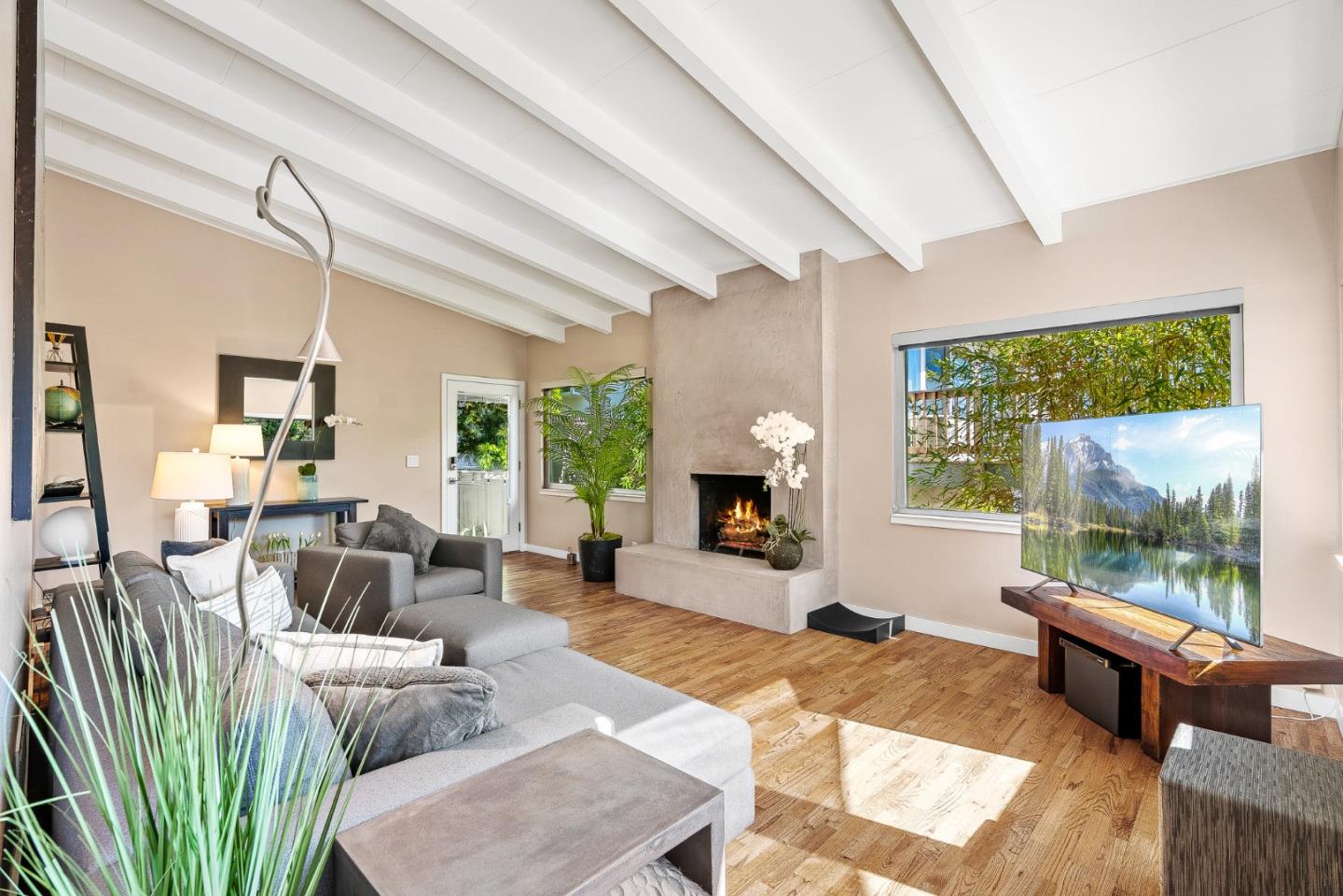 Detail Gallery Image 6 of 39 For 1145 Harrison St, Monterey,  CA 93940 - 3 Beds | 2 Baths