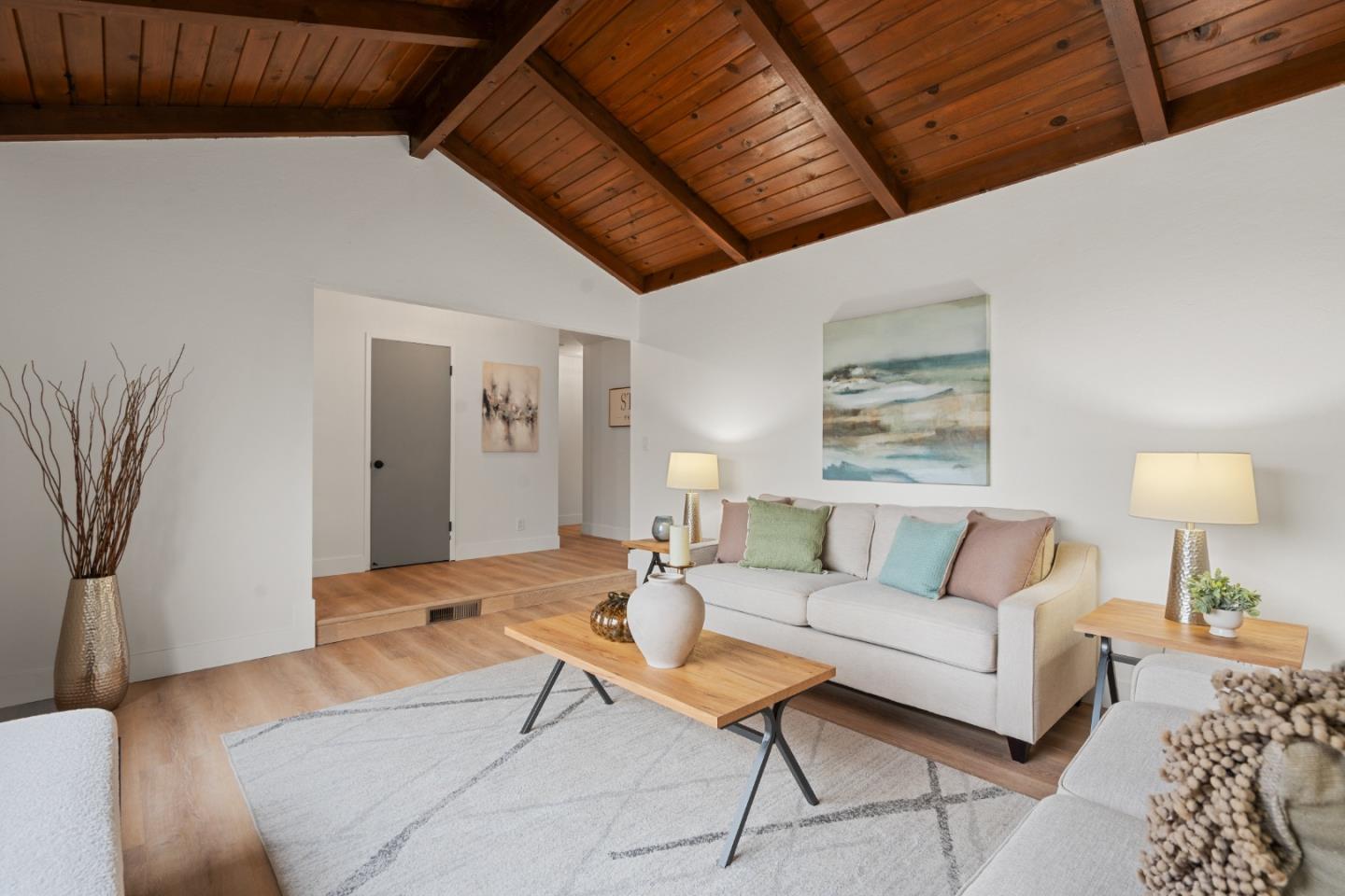 Detail Gallery Image 10 of 32 For 1941 Memorial Dr, Hollister,  CA 95023 - 3 Beds | 2/1 Baths