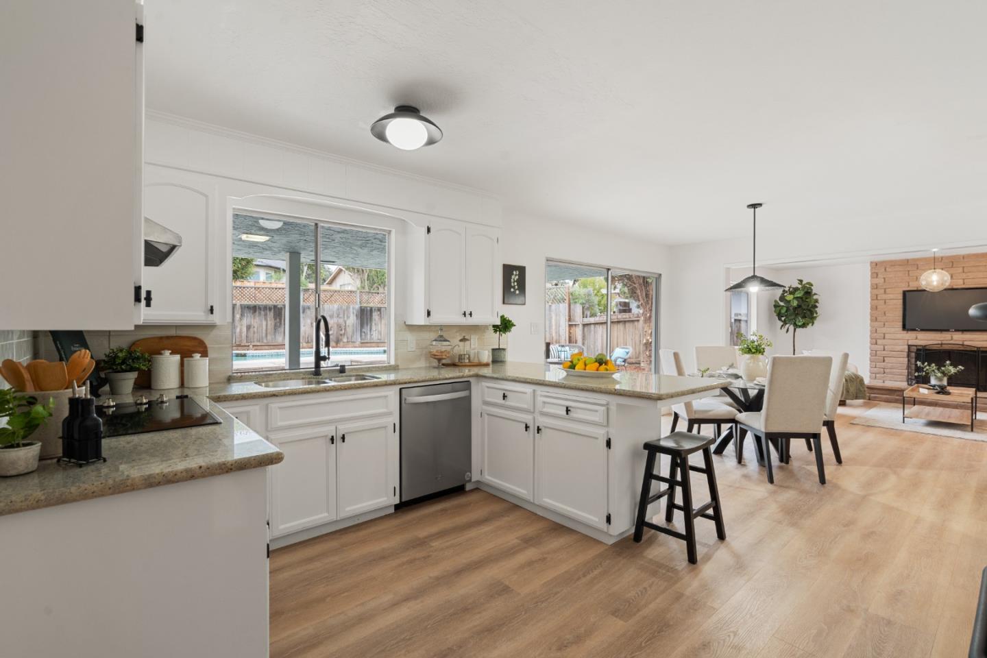 Detail Gallery Image 11 of 32 For 1941 Memorial Dr, Hollister,  CA 95023 - 3 Beds | 2/1 Baths