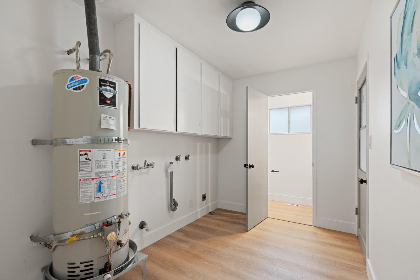 Detail Gallery Image 17 of 32 For 1941 Memorial Dr, Hollister,  CA 95023 - 3 Beds | 2/1 Baths