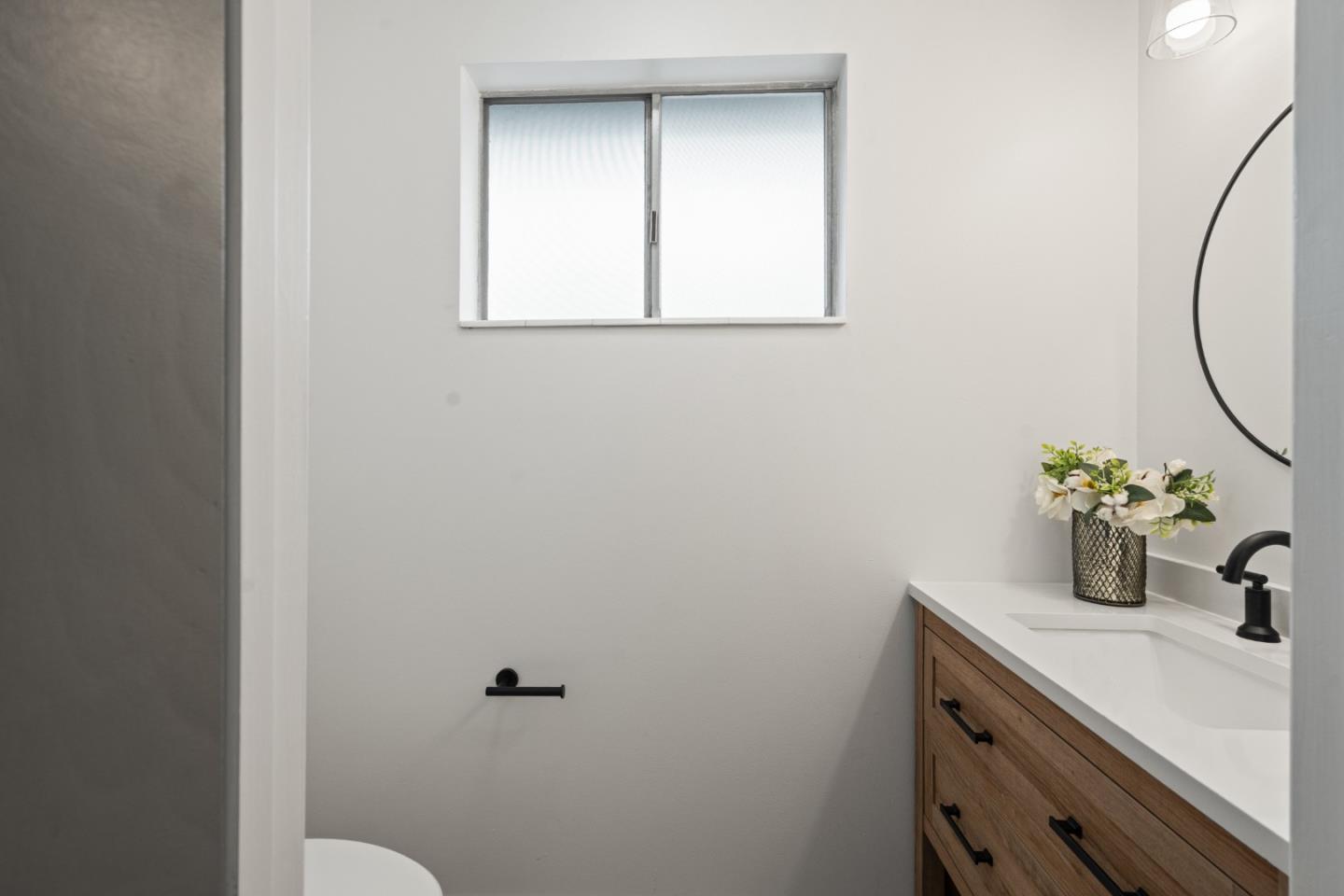 Detail Gallery Image 18 of 32 For 1941 Memorial Dr, Hollister,  CA 95023 - 3 Beds | 2/1 Baths