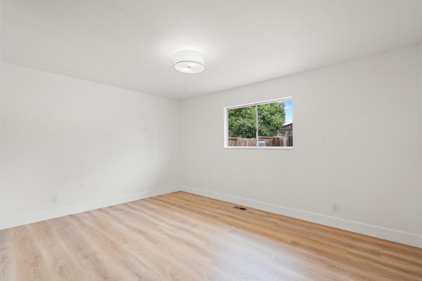 Detail Gallery Image 22 of 32 For 1941 Memorial Dr, Hollister,  CA 95023 - 3 Beds | 2/1 Baths