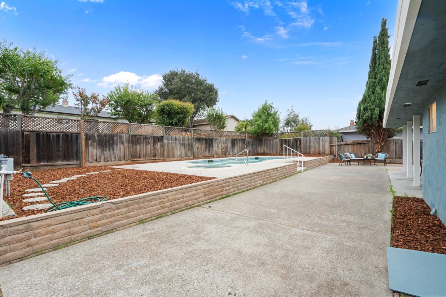 Detail Gallery Image 29 of 32 For 1941 Memorial Dr, Hollister,  CA 95023 - 3 Beds | 2/1 Baths