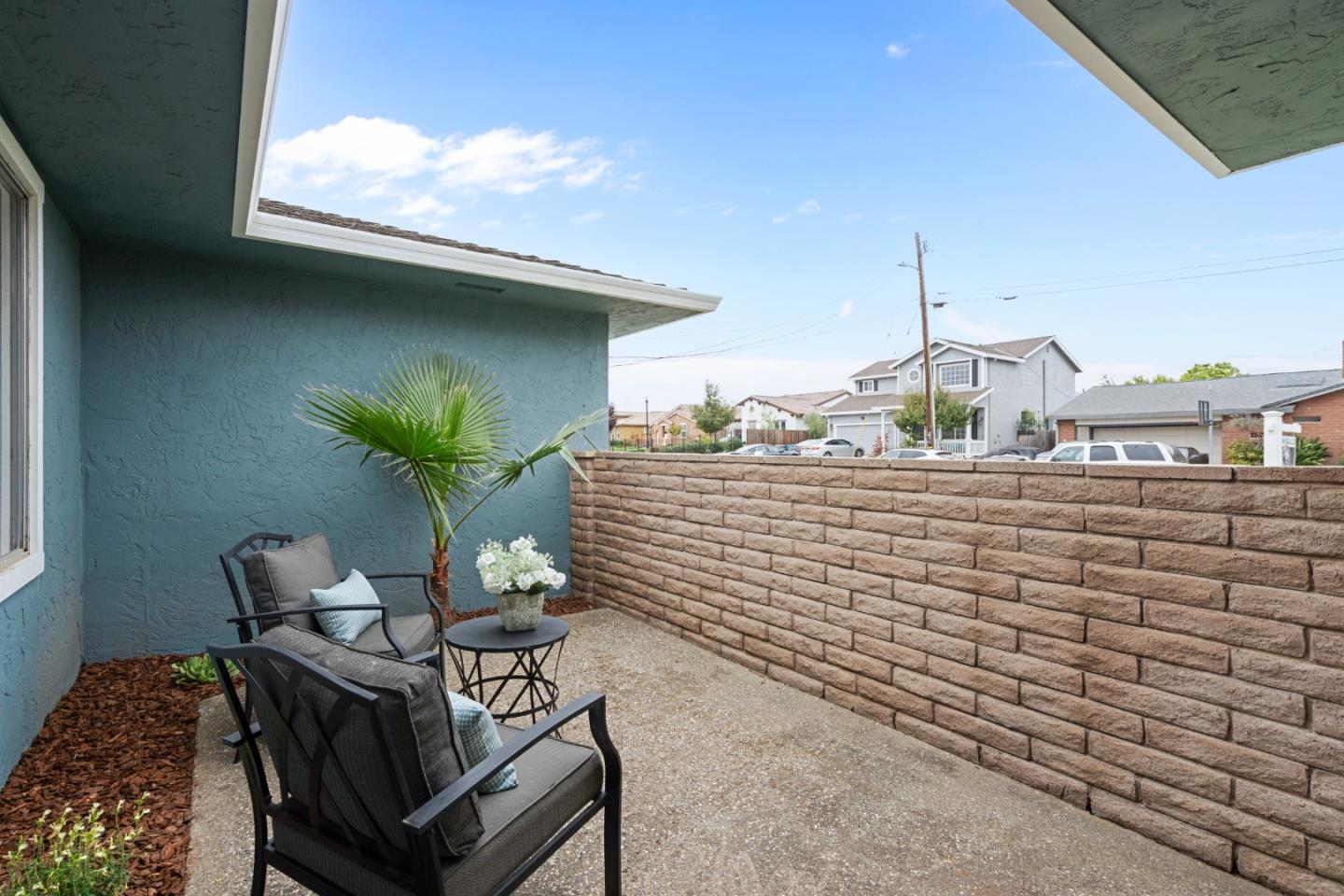 Detail Gallery Image 6 of 32 For 1941 Memorial Dr, Hollister,  CA 95023 - 3 Beds | 2/1 Baths