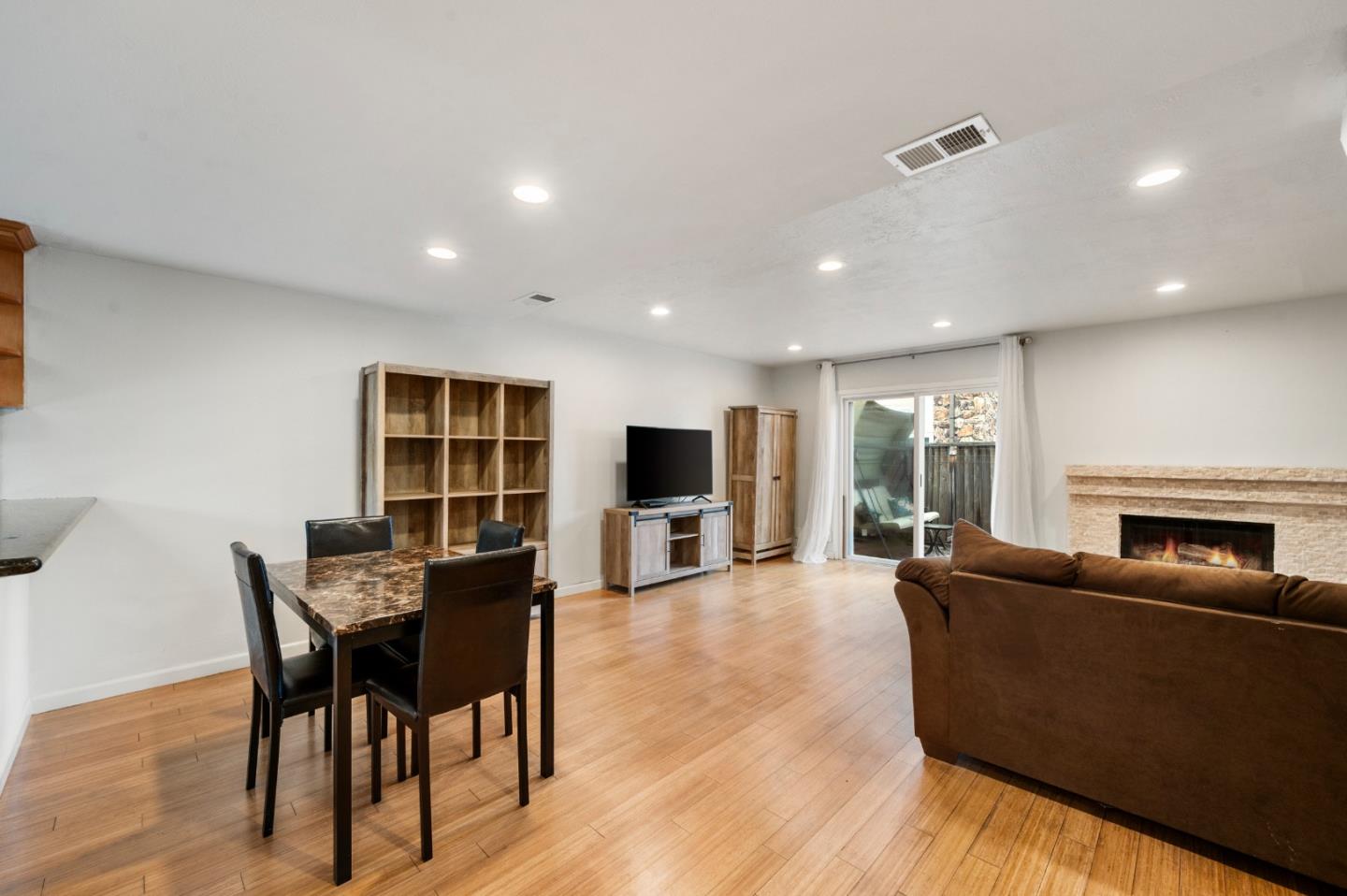 Detail Gallery Image 11 of 36 For 504 Thornton St, San Leandro,  CA 94577 - 2 Beds | 1/1 Baths