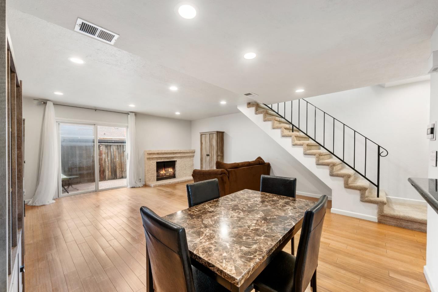 Detail Gallery Image 12 of 36 For 504 Thornton St, San Leandro,  CA 94577 - 2 Beds | 1/1 Baths