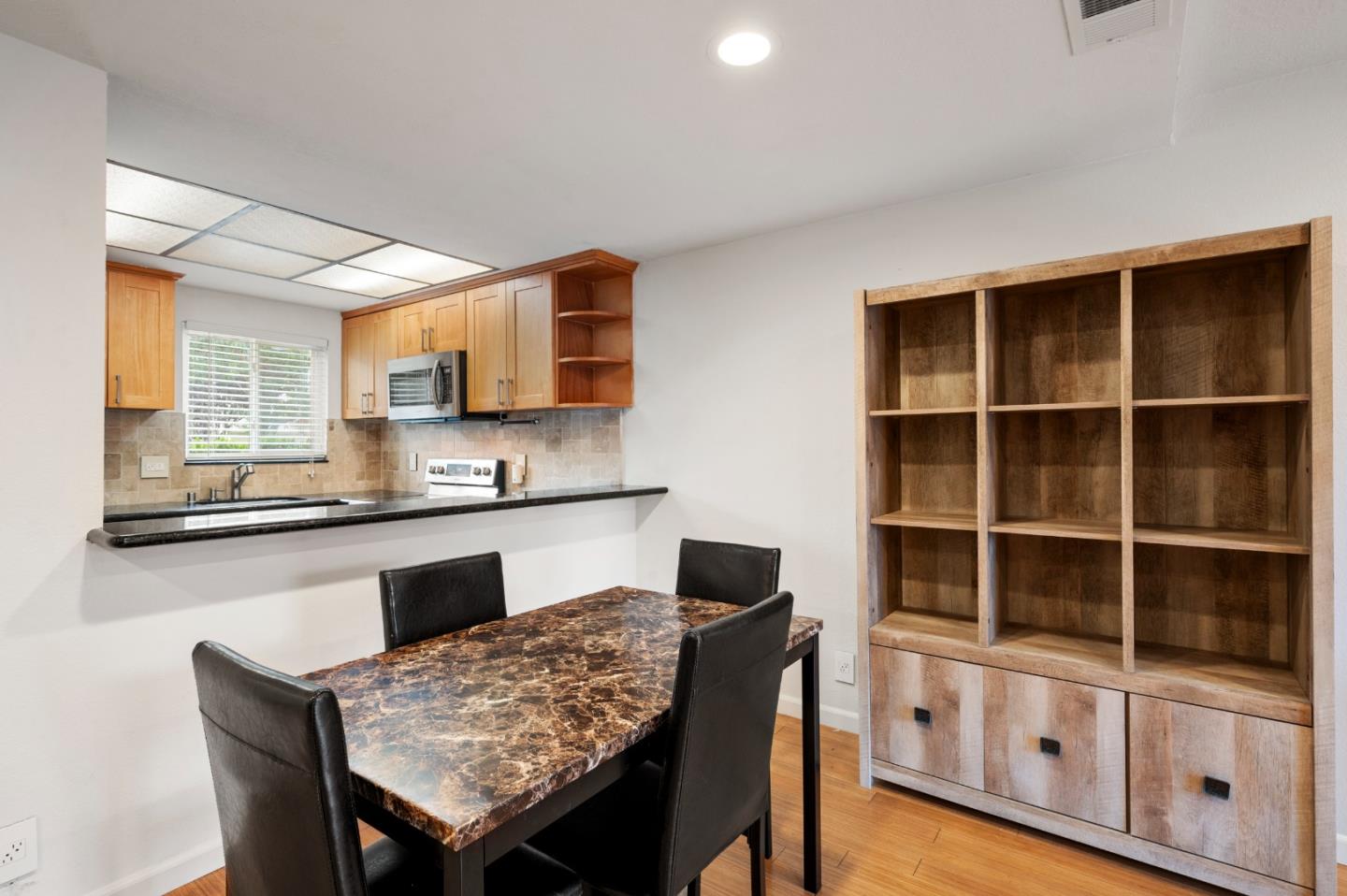 Detail Gallery Image 13 of 36 For 504 Thornton St, San Leandro,  CA 94577 - 2 Beds | 1/1 Baths