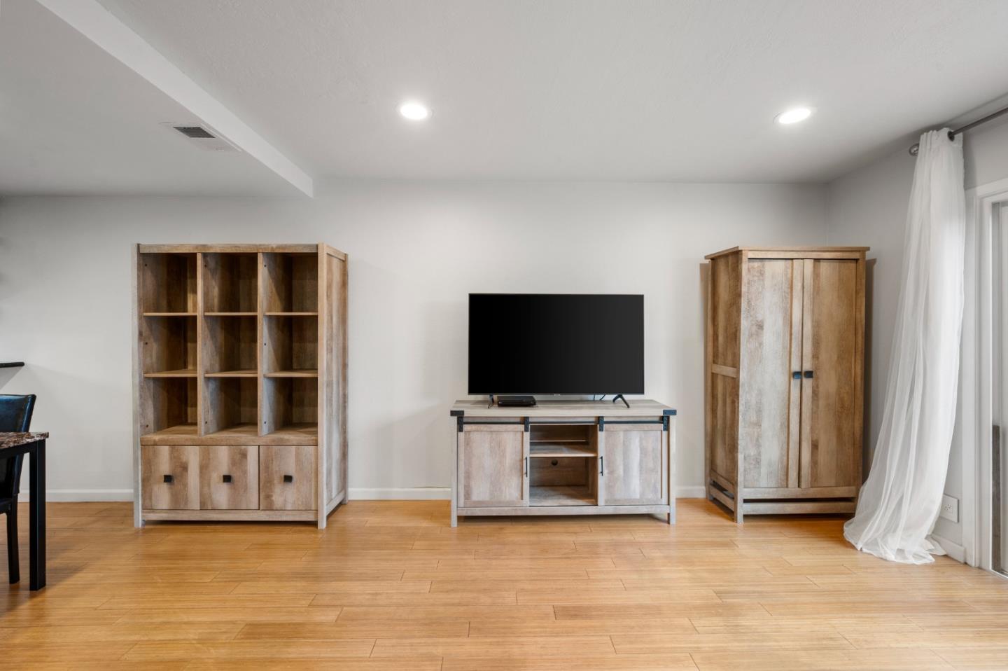 Detail Gallery Image 15 of 36 For 504 Thornton St, San Leandro,  CA 94577 - 2 Beds | 1/1 Baths