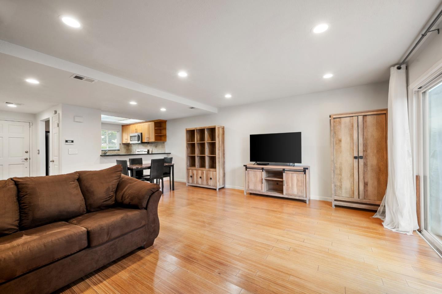 Detail Gallery Image 16 of 36 For 504 Thornton St, San Leandro,  CA 94577 - 2 Beds | 1/1 Baths