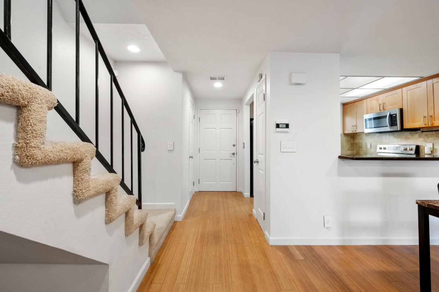 Detail Gallery Image 5 of 36 For 504 Thornton St, San Leandro,  CA 94577 - 2 Beds | 1/1 Baths