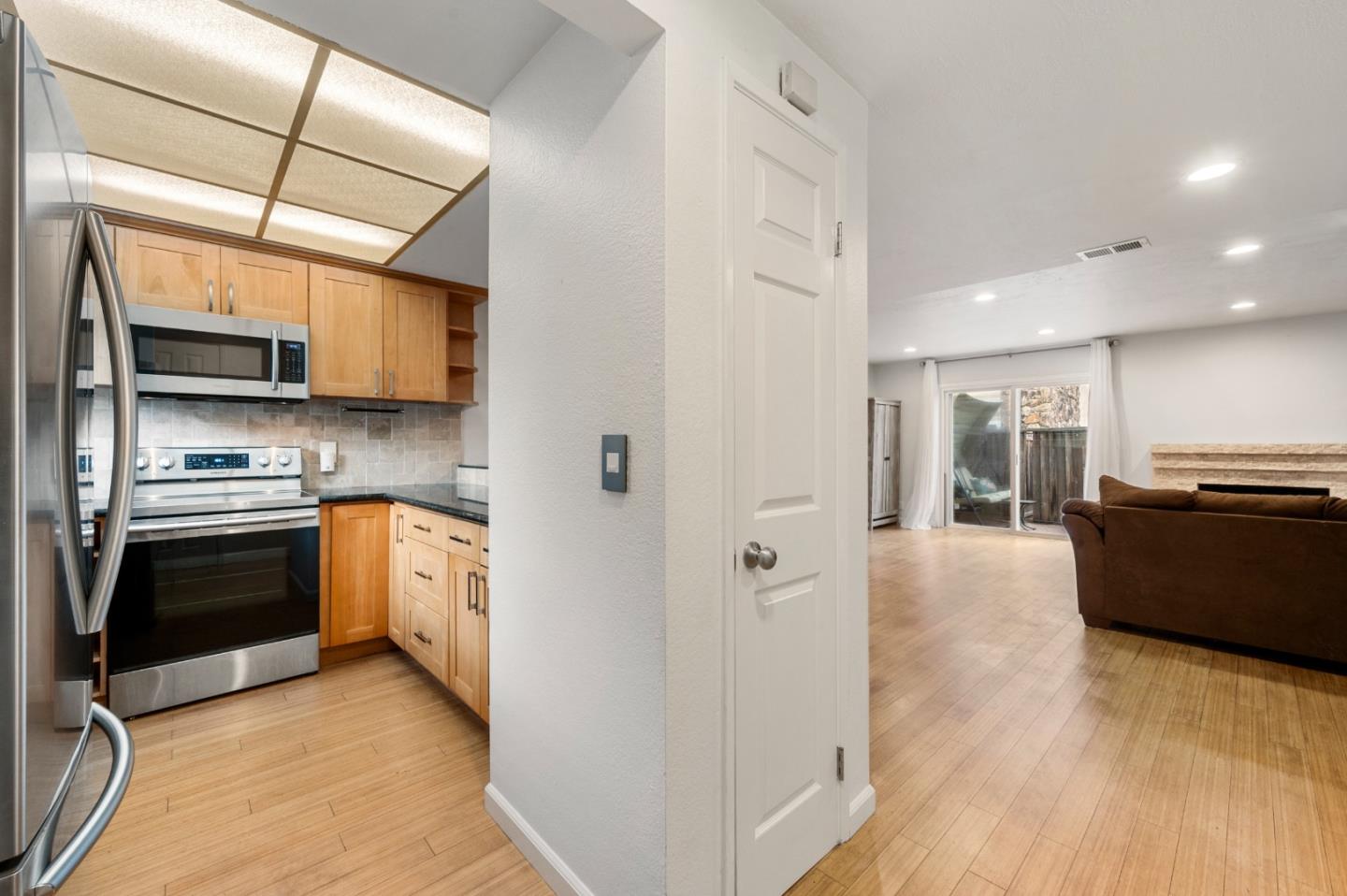 Detail Gallery Image 6 of 36 For 504 Thornton St, San Leandro,  CA 94577 - 2 Beds | 1/1 Baths