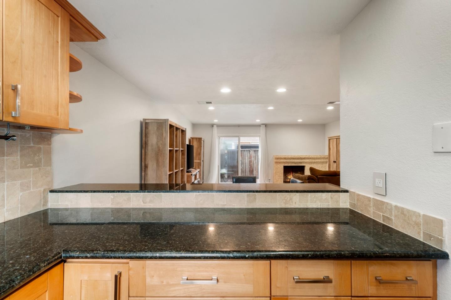 Detail Gallery Image 8 of 36 For 504 Thornton St, San Leandro,  CA 94577 - 2 Beds | 1/1 Baths