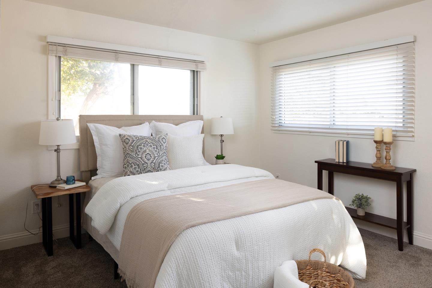 Detail Gallery Image 9 of 12 For 420 Dela Vina Ave #7,  Monterey,  CA 93940 - 2 Beds | 1/1 Baths