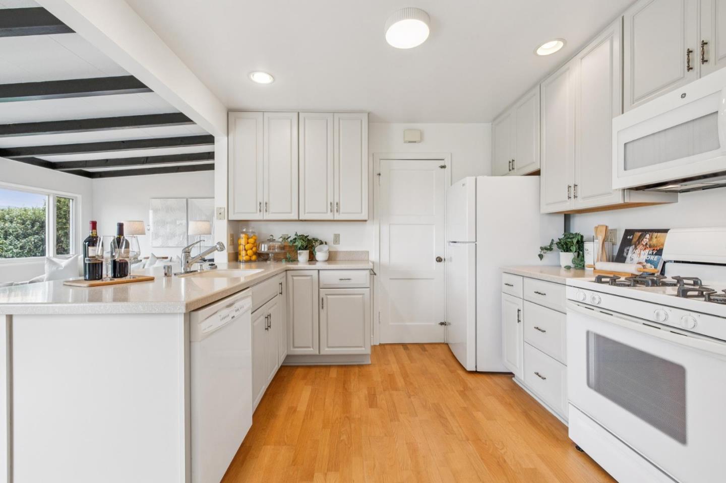 Detail Gallery Image 13 of 57 For 716 Maddux Dr, Daly City,  CA 94015 - 3 Beds | 1/1 Baths