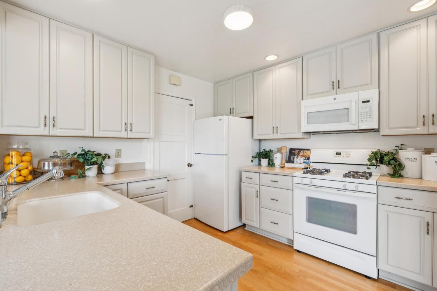 Detail Gallery Image 14 of 57 For 716 Maddux Dr, Daly City,  CA 94015 - 3 Beds | 1/1 Baths