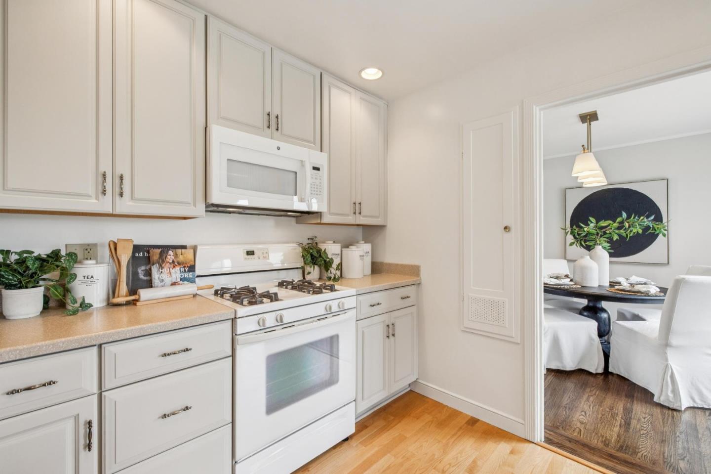 Detail Gallery Image 15 of 57 For 716 Maddux Dr, Daly City,  CA 94015 - 3 Beds | 1/1 Baths