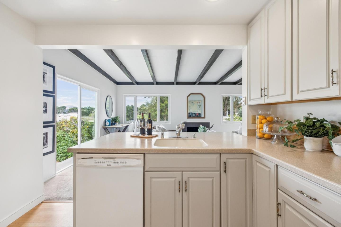 Detail Gallery Image 16 of 57 For 716 Maddux Dr, Daly City,  CA 94015 - 3 Beds | 1/1 Baths