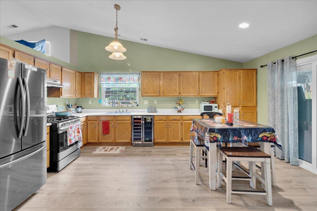 Detail Gallery Image 11 of 37 For 981 Marne Dr, Hollister,  CA 95023 - 3 Beds | 2 Baths