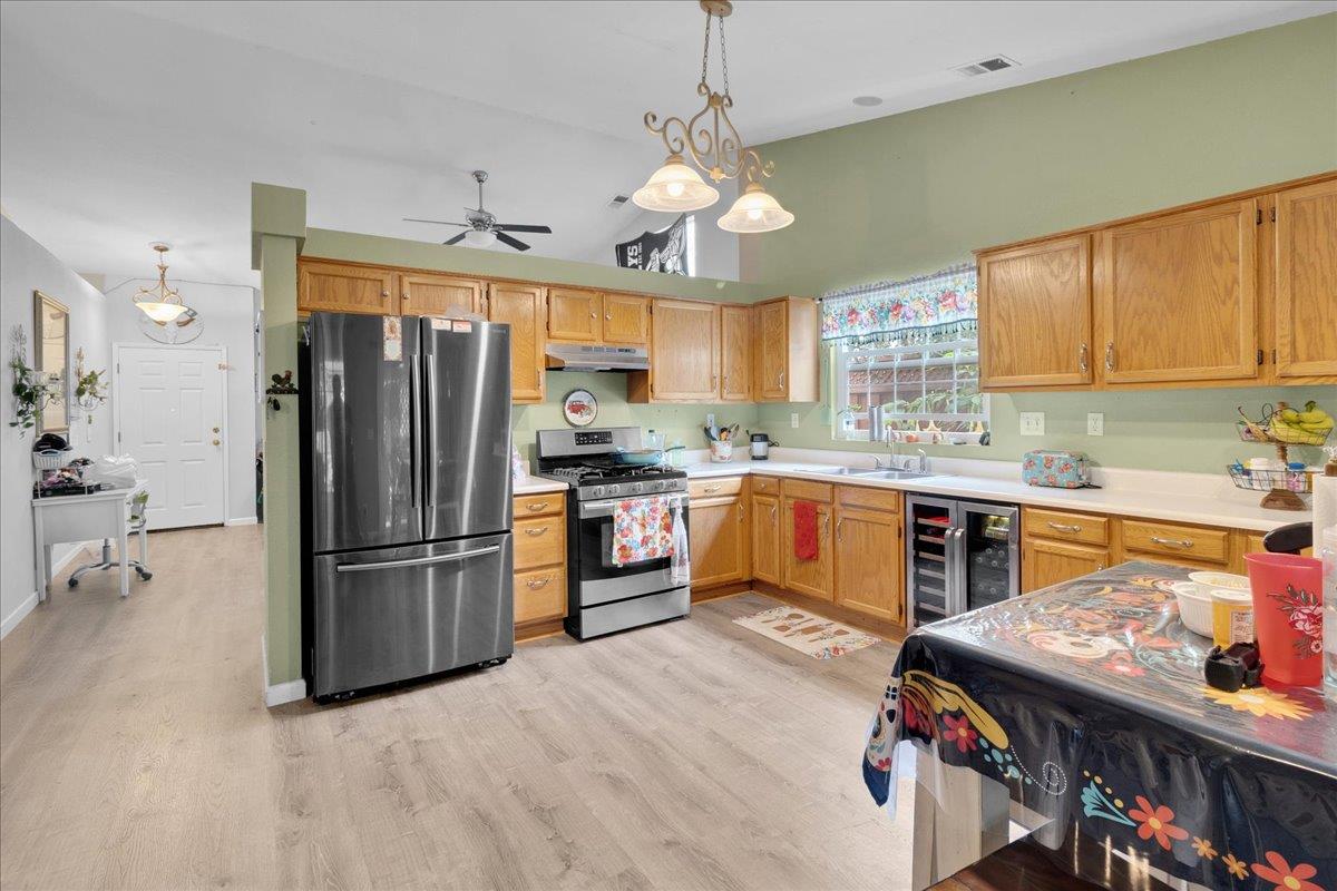 Detail Gallery Image 12 of 37 For 981 Marne Dr, Hollister,  CA 95023 - 3 Beds | 2 Baths