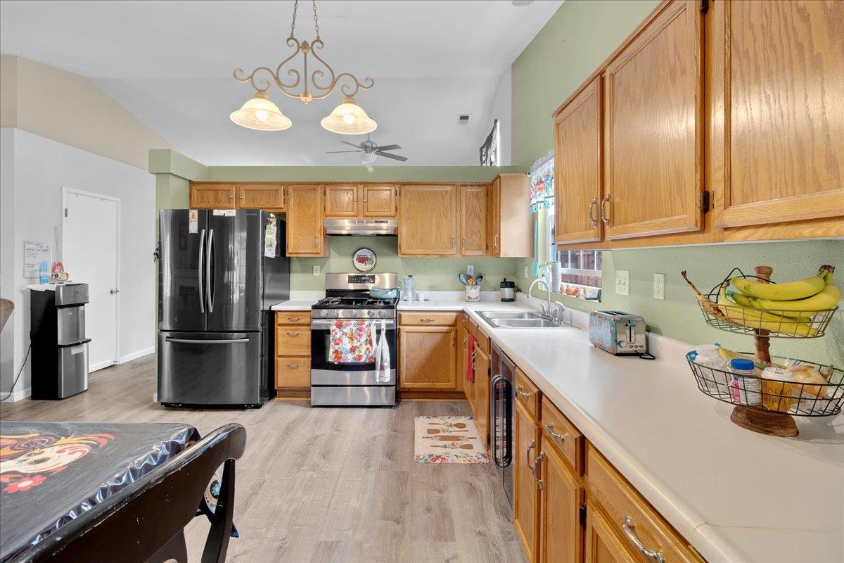 Detail Gallery Image 13 of 37 For 981 Marne Dr, Hollister,  CA 95023 - 3 Beds | 2 Baths