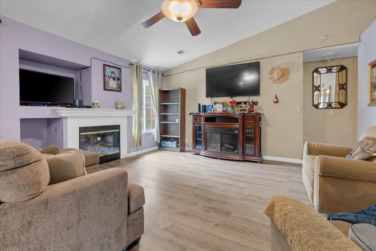 Detail Gallery Image 14 of 37 For 981 Marne Dr, Hollister,  CA 95023 - 3 Beds | 2 Baths